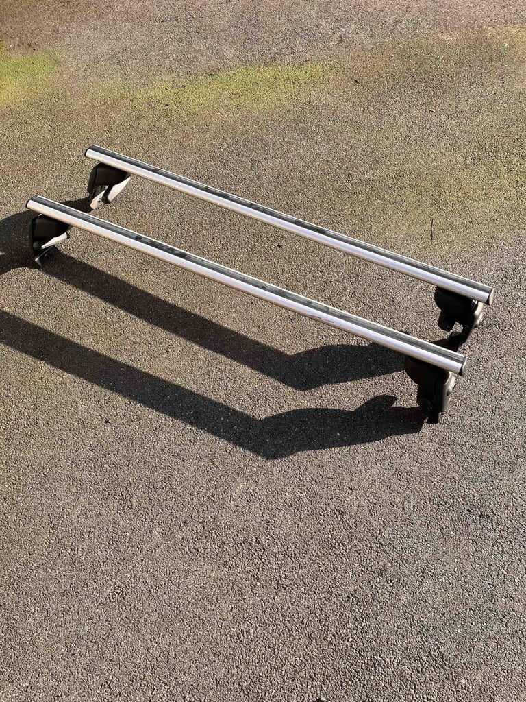 Ford Focus 5dr [2011-2018]: Atera silver 118 cm aluminium roof bars