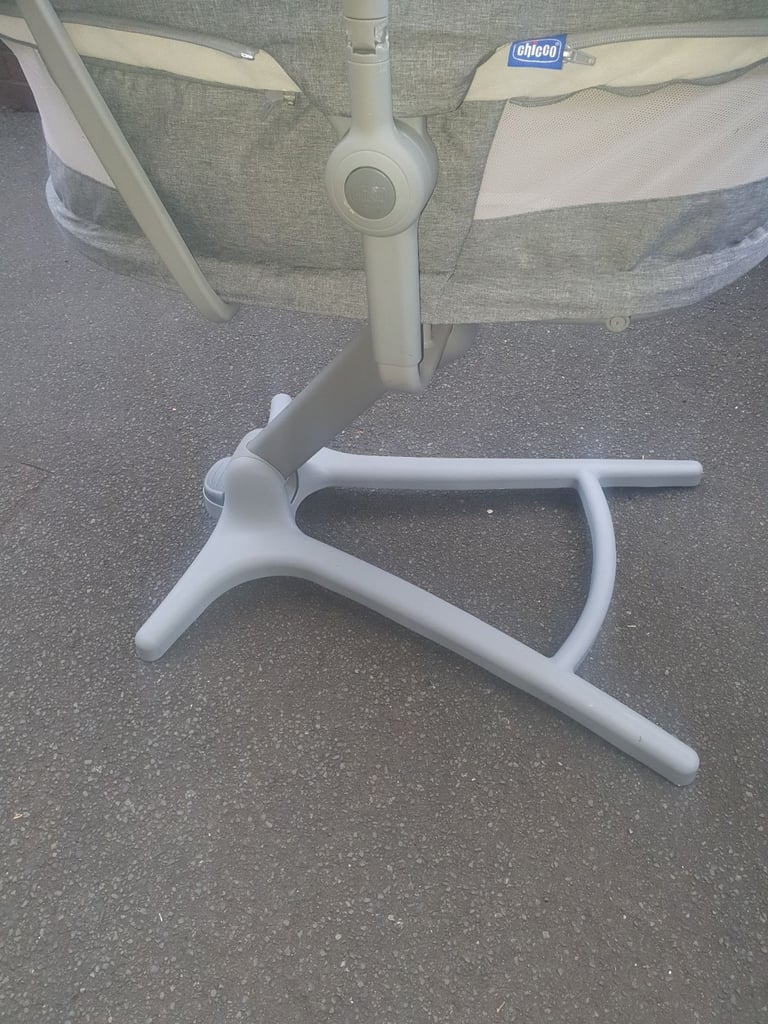 Chicco Baby Hug Crib, Adjustable Rise & Fall , Tilt , Mobile etc & High Chair. Good Condition,Clean