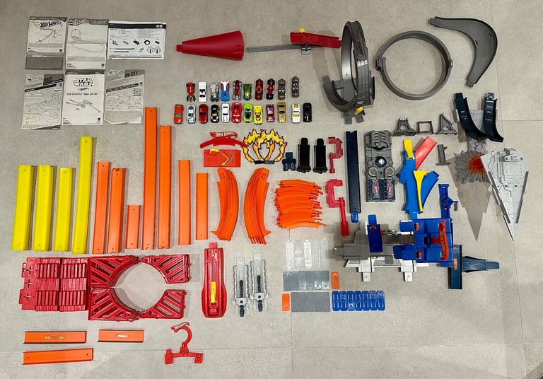 image for Hot Wheels Set, Track & Cars Bundle 