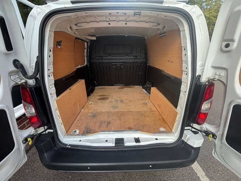2021 Vauxhall Combo 1.5 Combo 2000 Sportive S/S Panel Van Diesel Manual