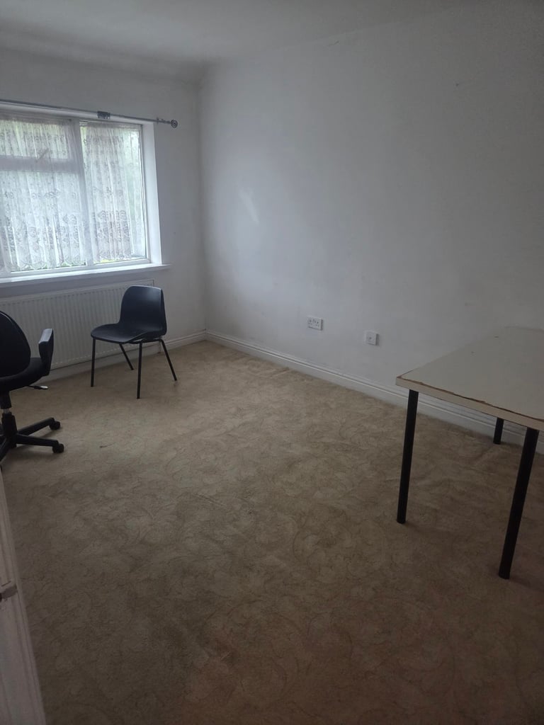 4 to 5 beds house to let