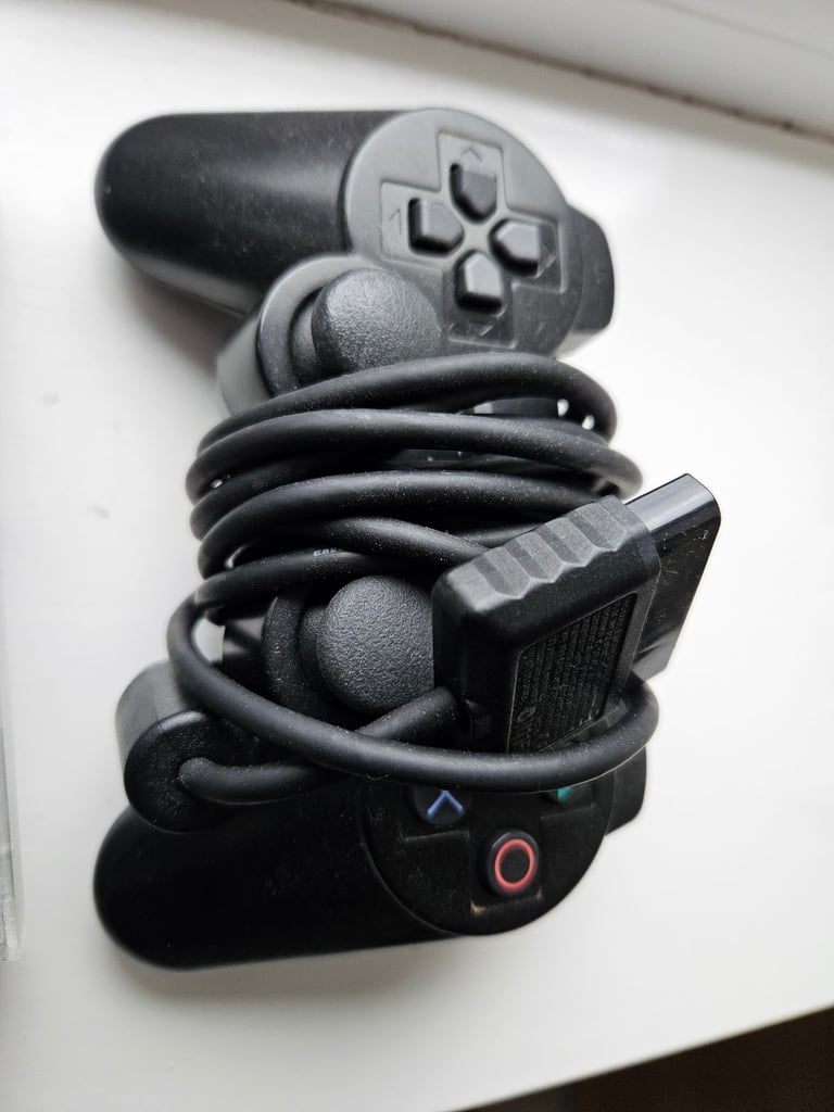 PlayStation One mini, two handsets and memory