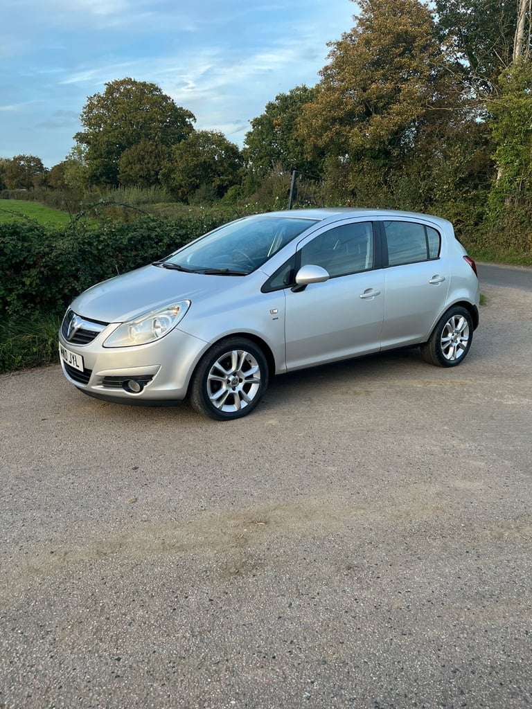 image for Vauxhall Corsa SXI, 1 year MOT, lots of service history, great car to drive and great condition! 