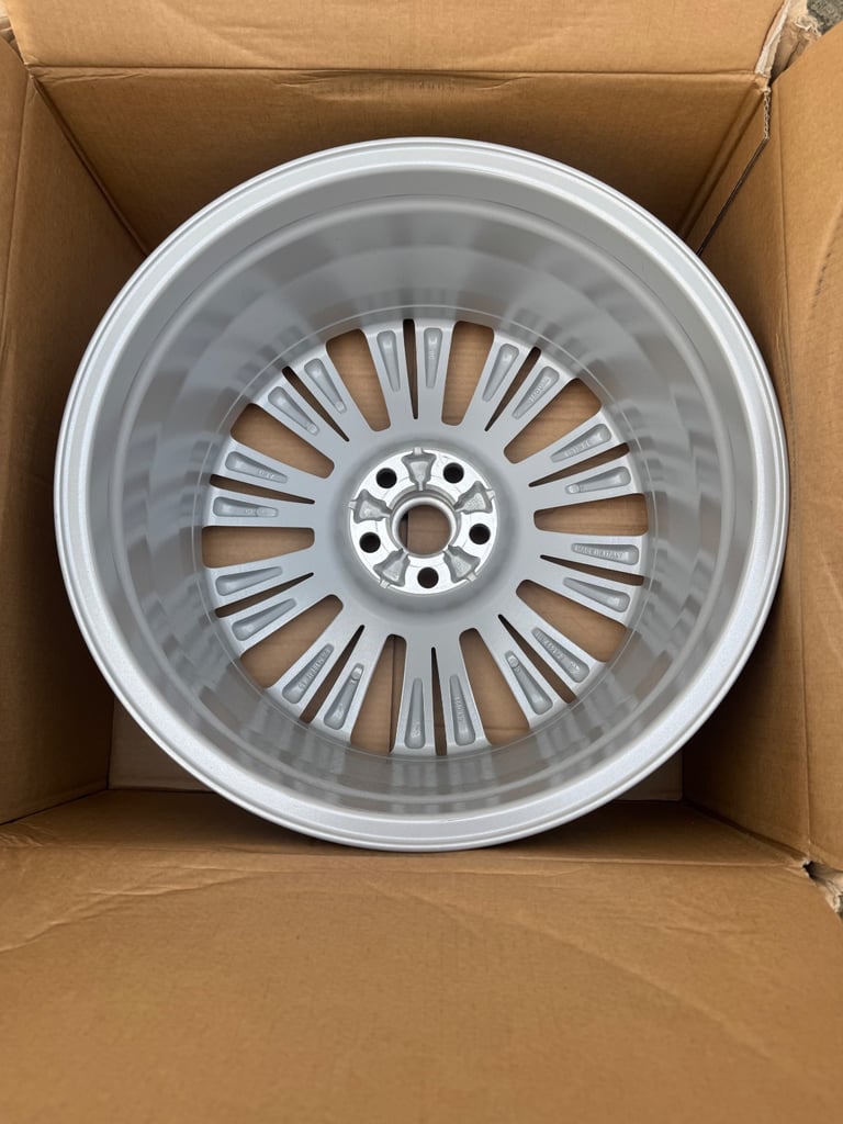 image for Jaguar Alloy Wheel 19” Carvela