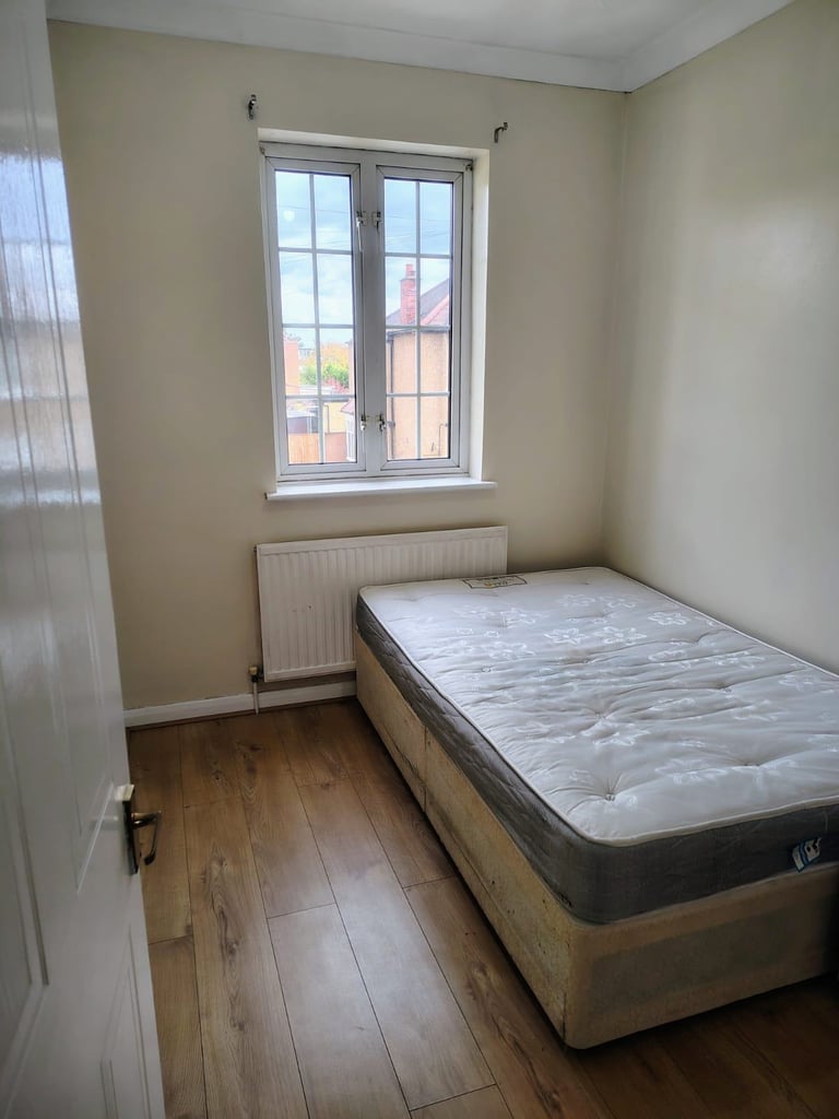 Room for share one bed room 