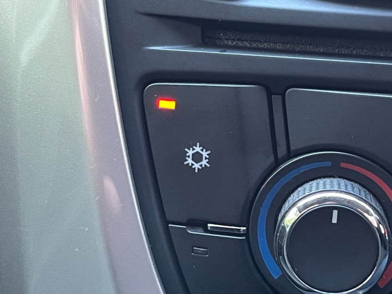 2015 Vauxhall Astra 1.4 16v Excite Hatchback 5dr Petrol Manual Euro 5 (100 ps)