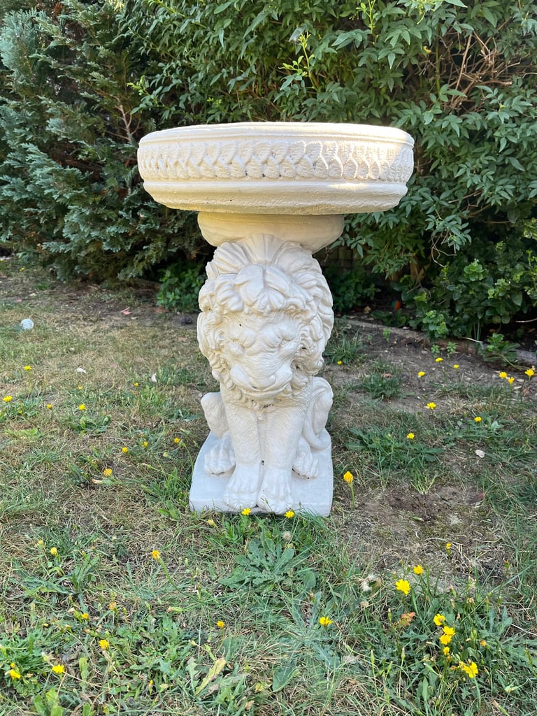 image for Lion Bird Bath 