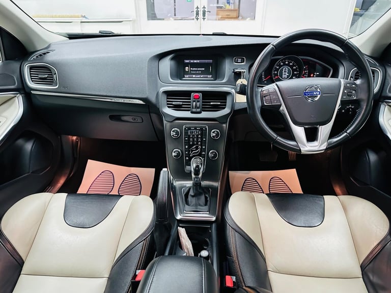 2015 Volvo V40 Cross Country 2.0 D2 Lux Auto Euro 6 (s/s) 5dr HATCHBACK Diesel Automatic