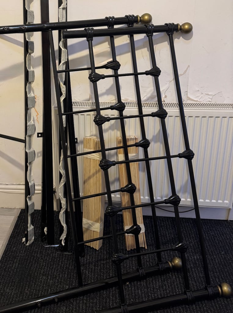 Small Double bed Frame, EXCELLENT condition 