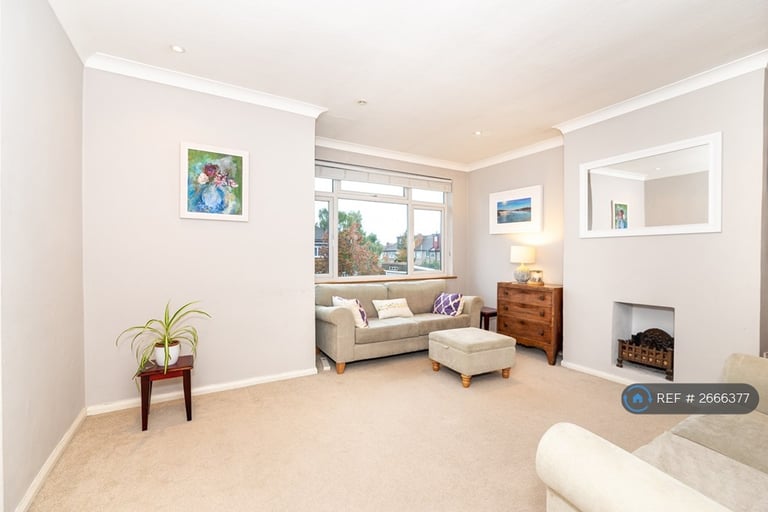 2 bedroom flat in Streatham Common, London, SW16 (2 bed) (#2666377)