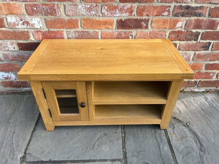 Solid Oak TV Stand - Excellent Condition 
