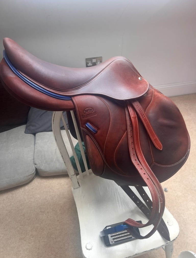 *REDUCED NEARLY NEW STUNNING DEVOUCOUX 17# SADDLE