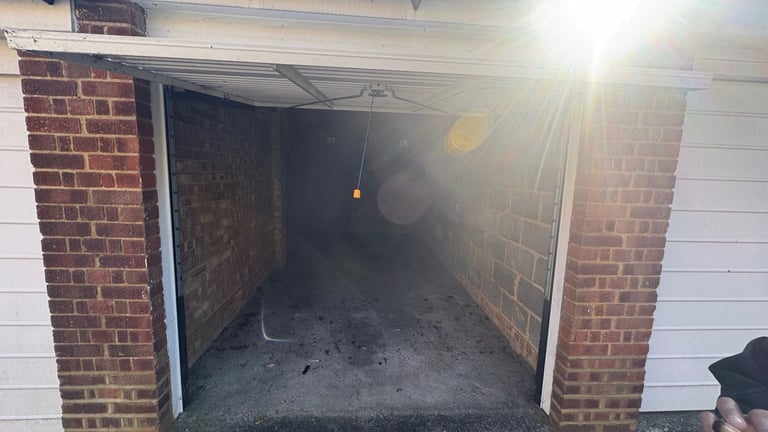 Garage To Let in Whetstone London N20 