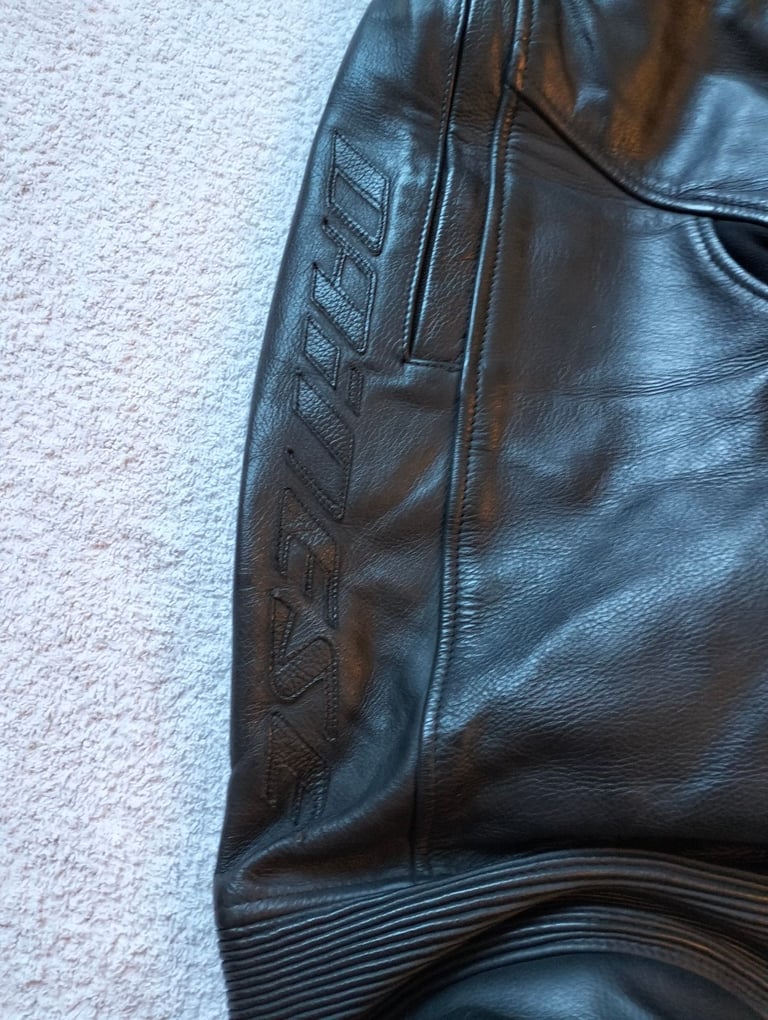 Dainese Mens Motorcycle Leather Trousers S 32" W EU 50 shin & knee armour