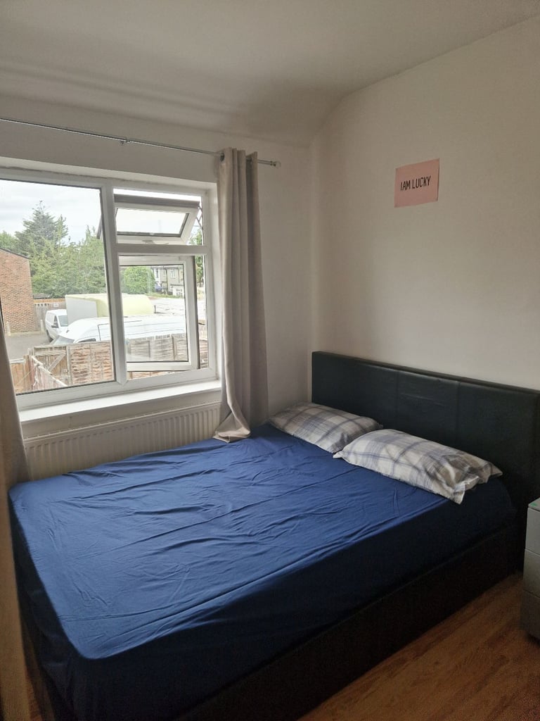 One double bedroom available 
