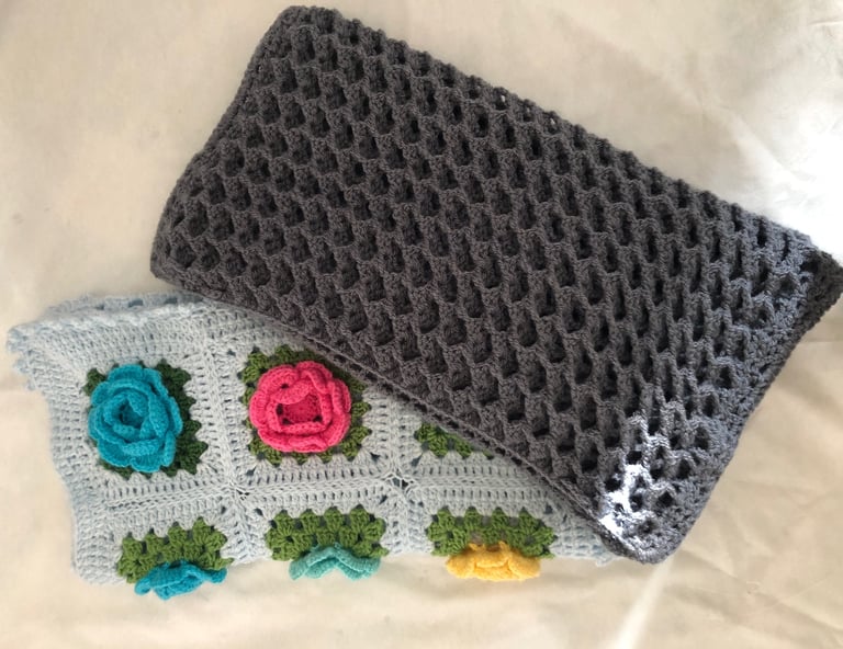 Handmade Crochet Blanket 155x155cm with 2 Free Cushion Covers – Beautiful Gift Set