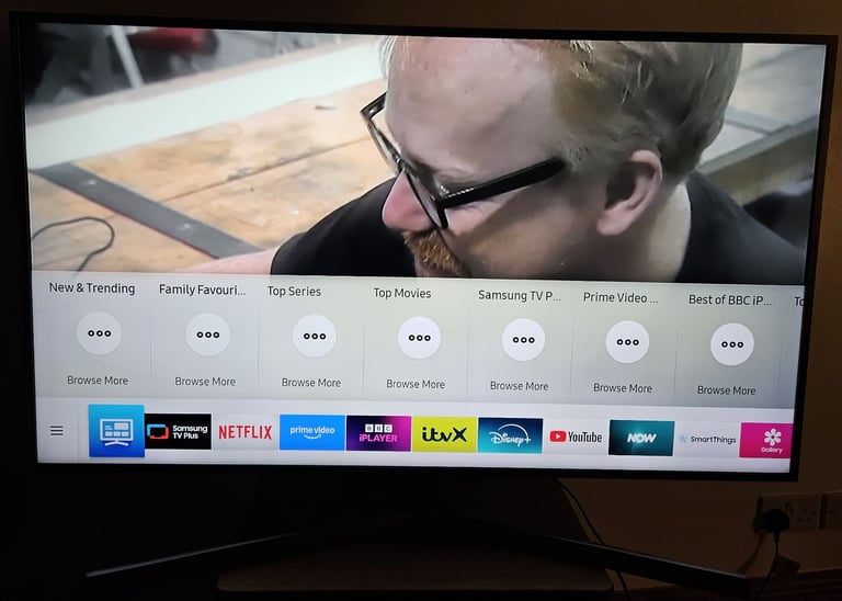 Samsung 50 inch Smart TV + Soundbar & Wireless Subwoofer Bundle Excellent Condition