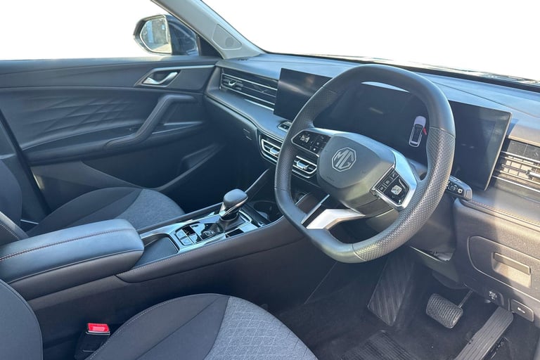 2024 MG MG HS 106288 Hatchback Petrol Automatic