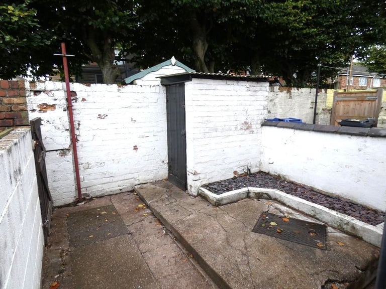 2 bedroom house in Blunt Street, Newcastle-under-Lyme, Staffordshire, ST5 9NA