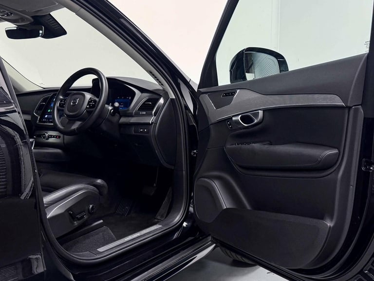 2023 Volvo XC90 Core Bright T8 (455 hp) ESTATE Petrol/Electric Hybrid Automatic