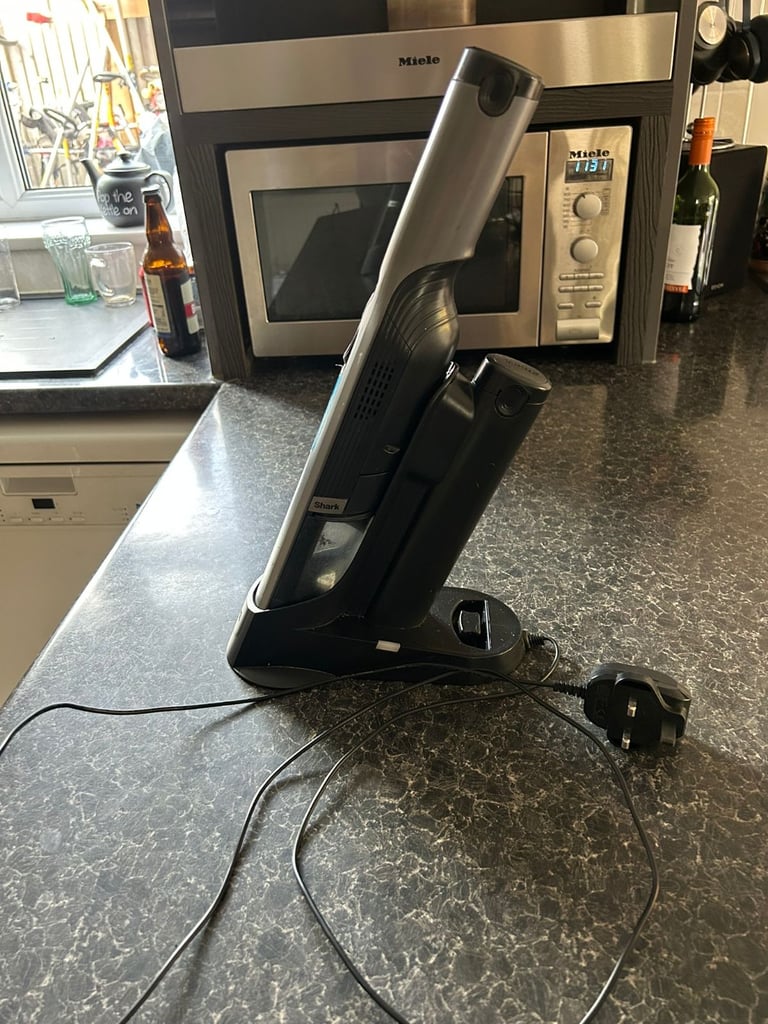 Shark WV251UK cordless mini hoover twin battery