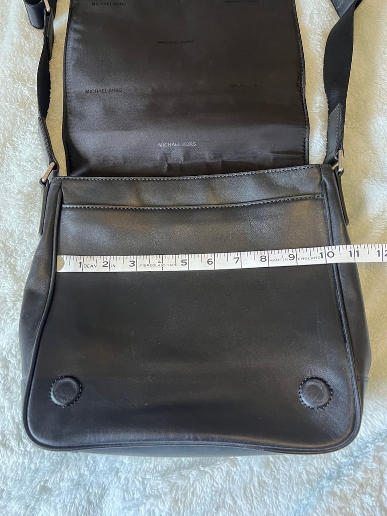 Michael Kors Bag looks stunning official label inside NEW
