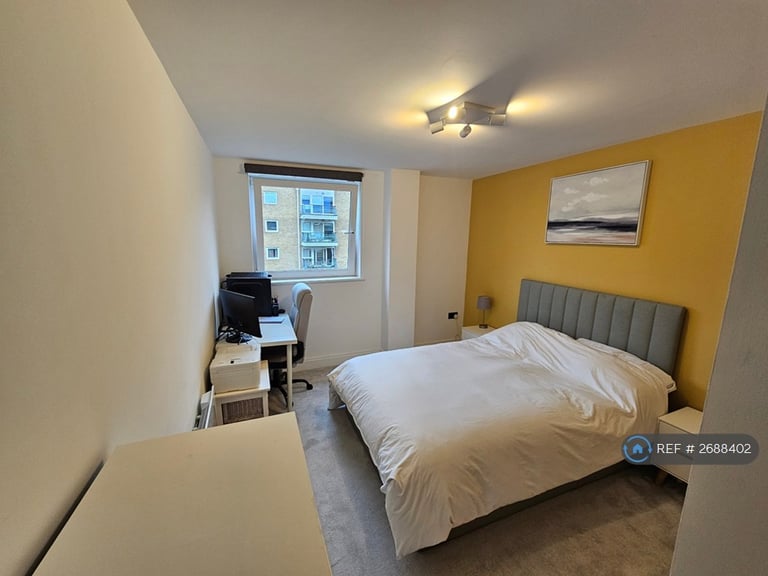 2 bedroom flat in Anchor House, London, SW18 (2 bed) (#2688402)