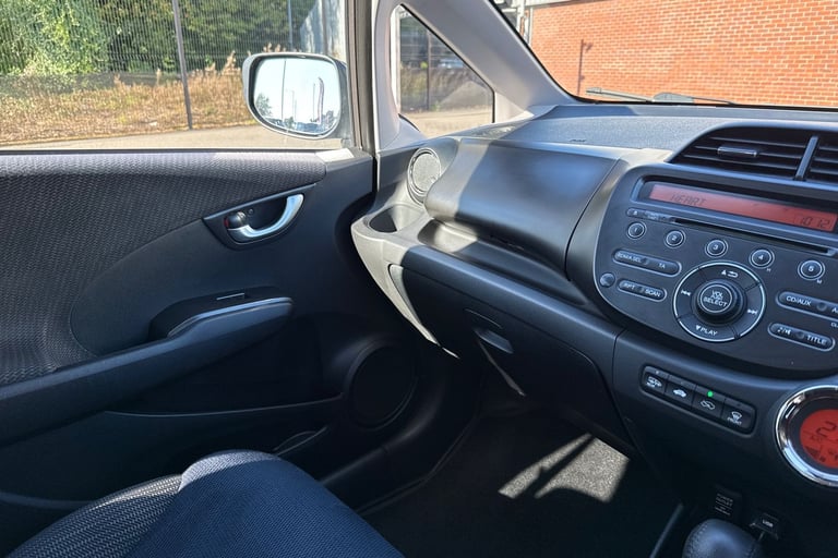 2015 Honda Jazz 1.4 i-VTEC ES Plus 5dr CVT Hatchback PETROL Automatic
