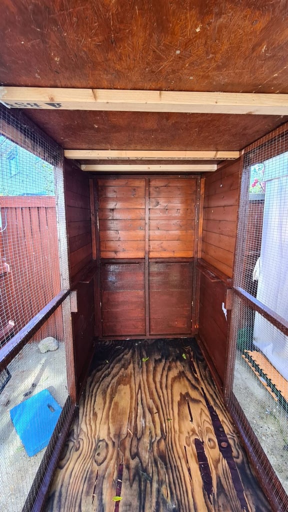 Cattery 8ft x 4 ft