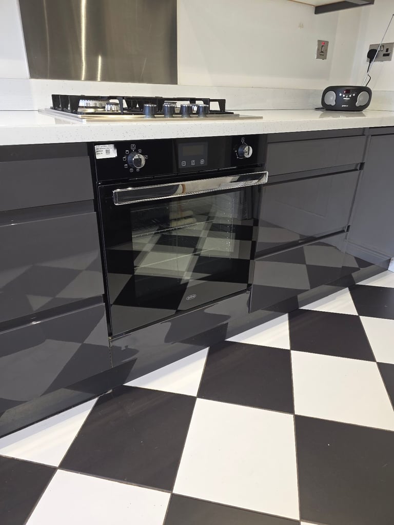 image for Oven, gas hob and brand new black glass back splash