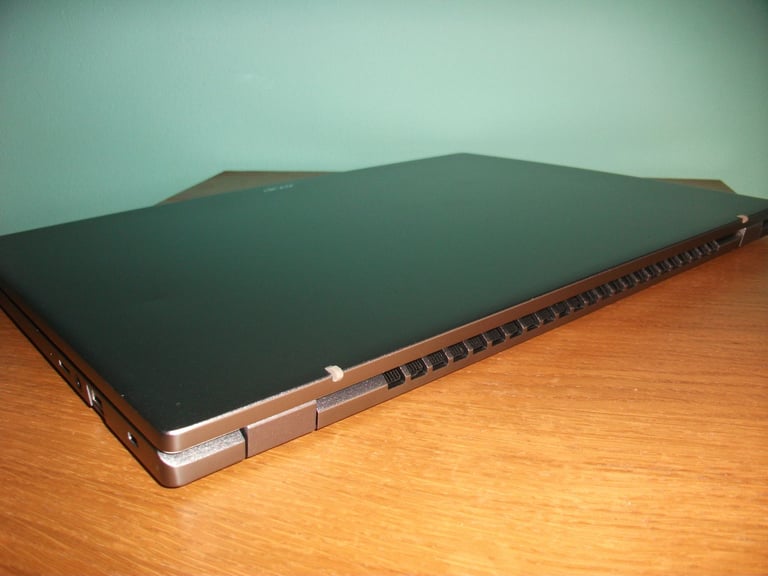 Acer Swift Go 16 OLED 16 GB RAM/512 GB NVMe/i5-13th Gen/Intel Iris Xe Graphics