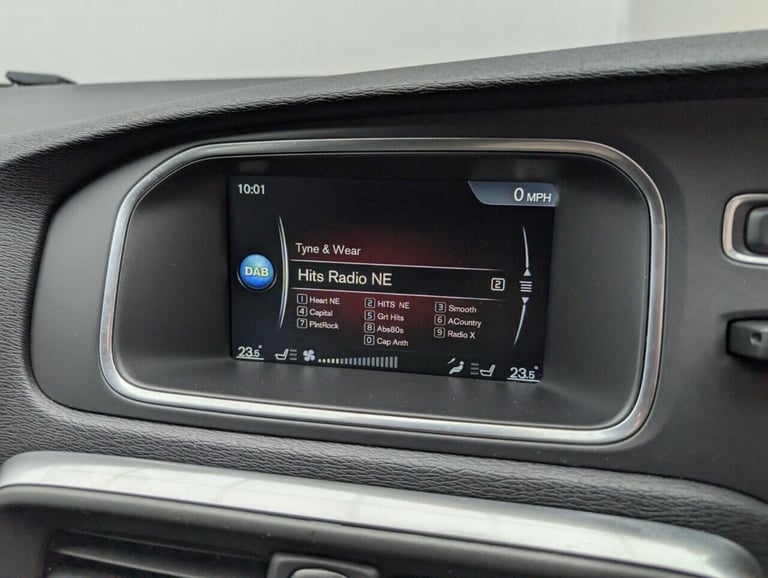 2015 Volvo V40 2.0 D2 R-Design Lux Nav Hatchback 5dr Diesel Manual Euro 6 (s/s) (120 ps) - HATCHB...