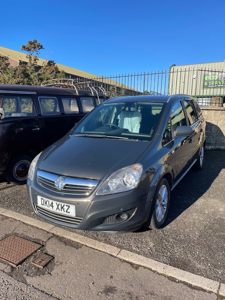 image for 2014 7 seat Zafira 12m mot excellent condition 