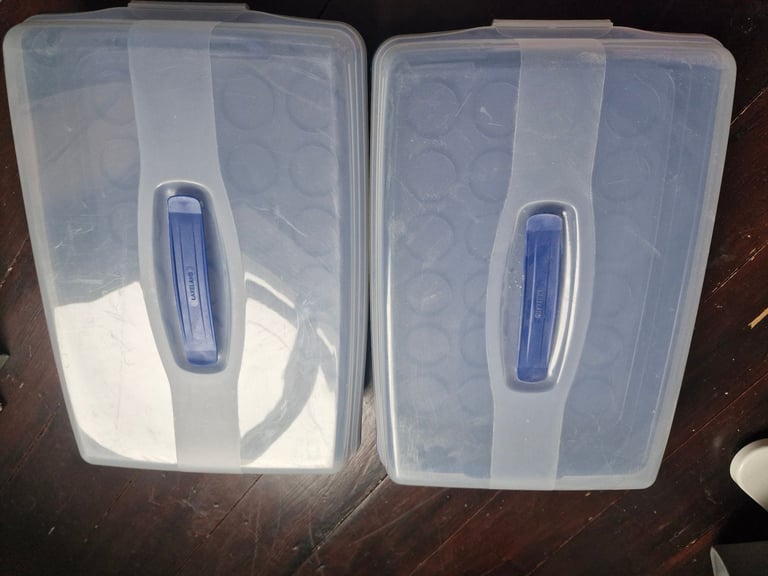 image for 2 x Lakeland cupcake/traybake carriers