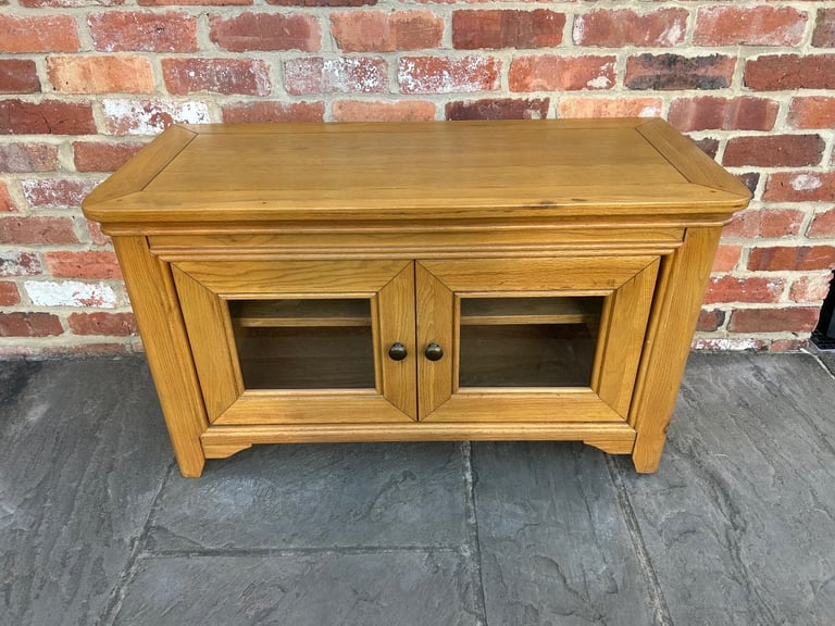 image for Solid Oak TV Stand - Excellent Condition 