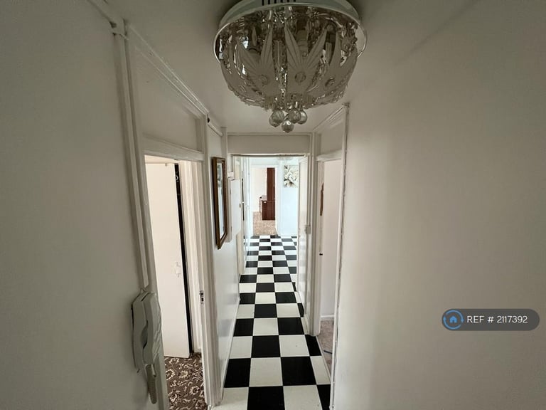 3 bedroom flat in Glebelands Road, Feltham, TW14 (3 bed) (#2117392)