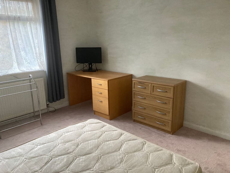 image for Large Double Room For a mature Lodger: Not far from Town Hospital Shops