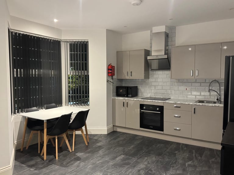 Studio flat in York Road, Ilford, IG1