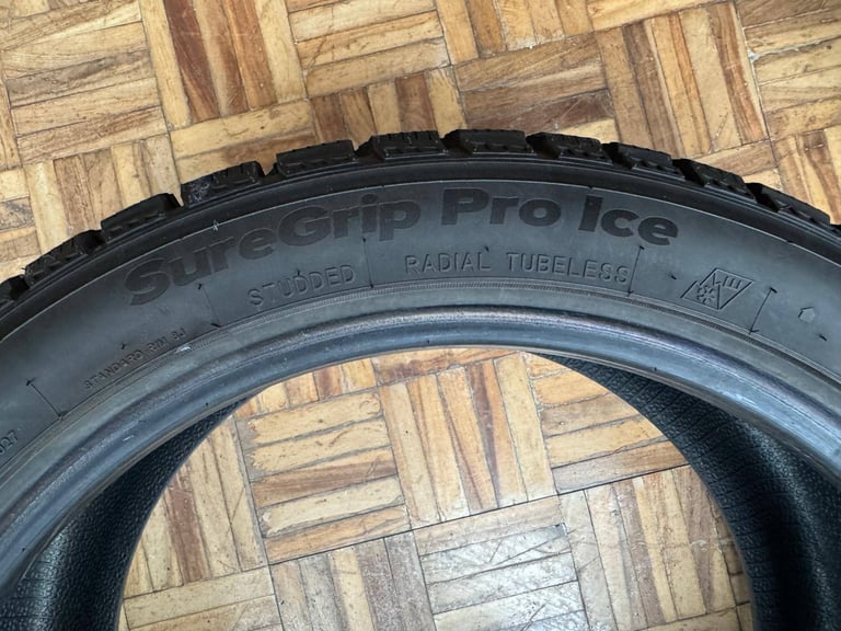 Gripmax Suregrip Pro Ice 235/45R19 