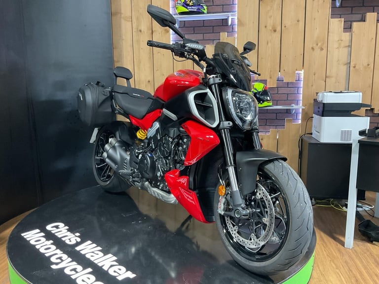 Ducati Diavel V4 TOURING 2024 just 3000 Miles! 1 Owner! FREE UK DELIVERY! Superb