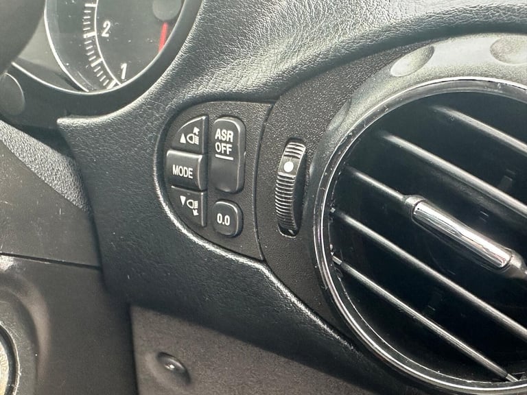 2006 Alfa Romeo 147 1.6 TS Lusso 3dr HATCHBACK Petrol Manual