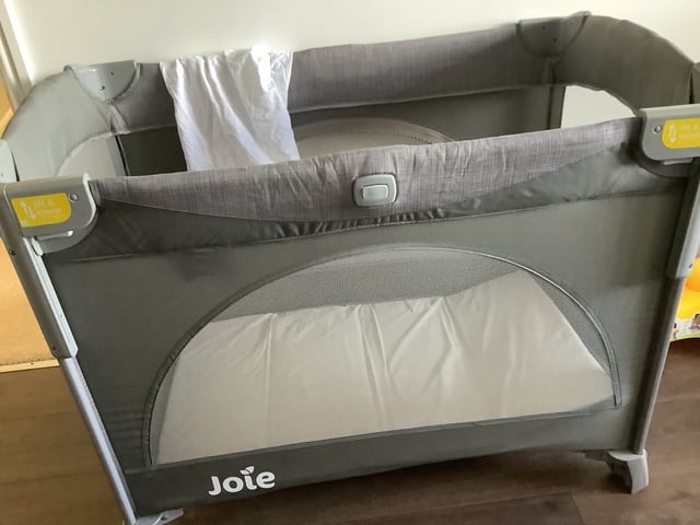 Portacot Clearance Gumtree Portacot Jolie Travel Cot With Bassinet