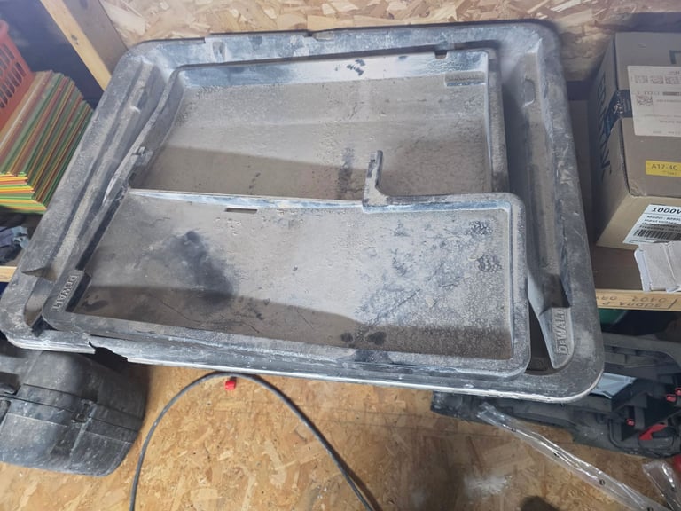 Dewalt D24000 tile cutter. Great condition