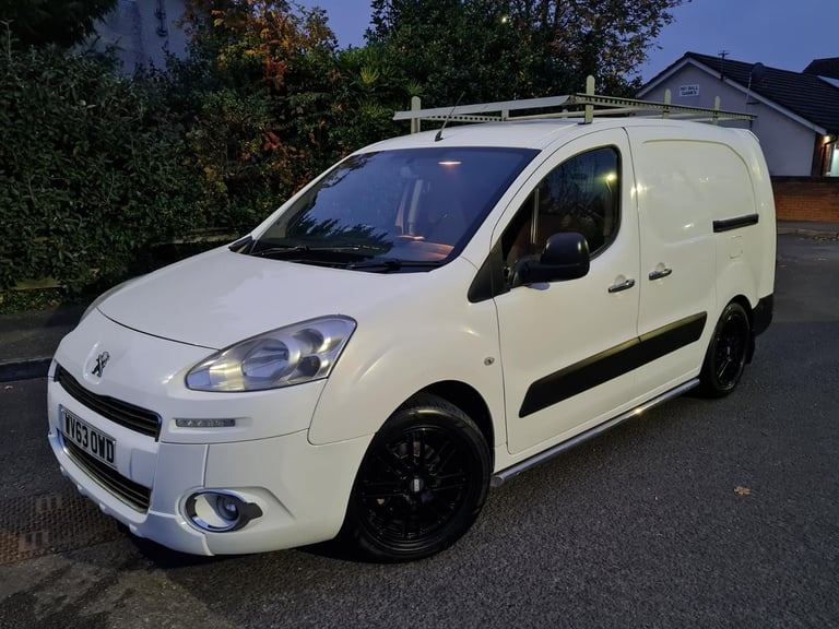Factory Crew Van  Long Wheel Base Twin Side Doors 2013 Peugeot Partner Professional HDI Diesel 