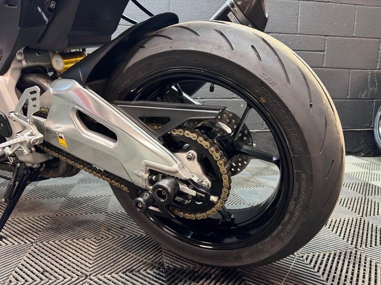 2011 Aprilia Tuono 1000 V4 1000 V4 R APRC Petrol Manual (165 bhp)