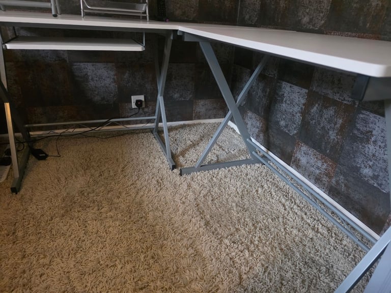Home office corner desk & chair