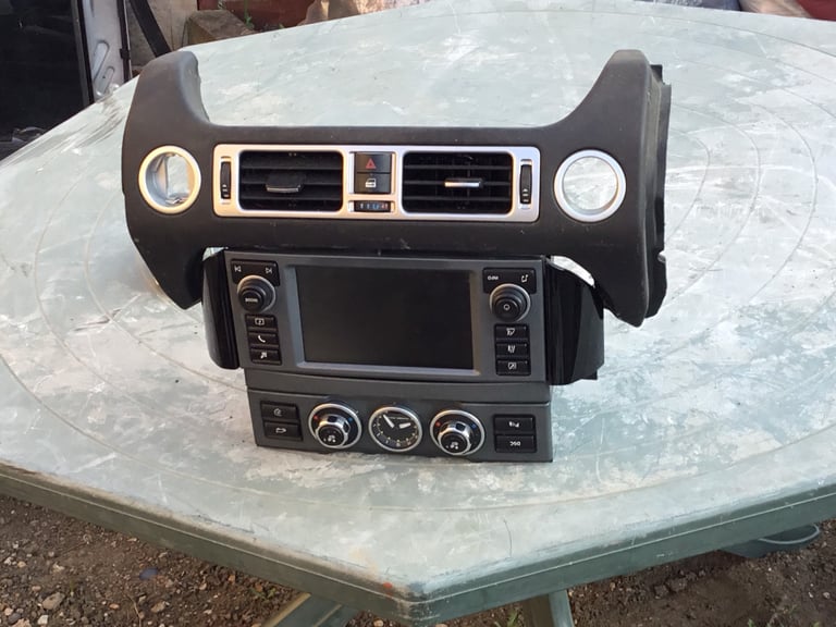 l322 range rover vogue radio and screen set head unit. Good condition