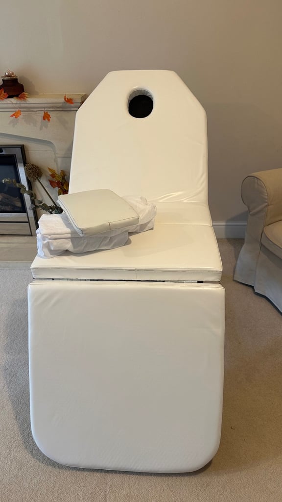 Portable Tri-fold Massage Bed Foldable Beauty Couch Tattoo Salon Therapy Bed