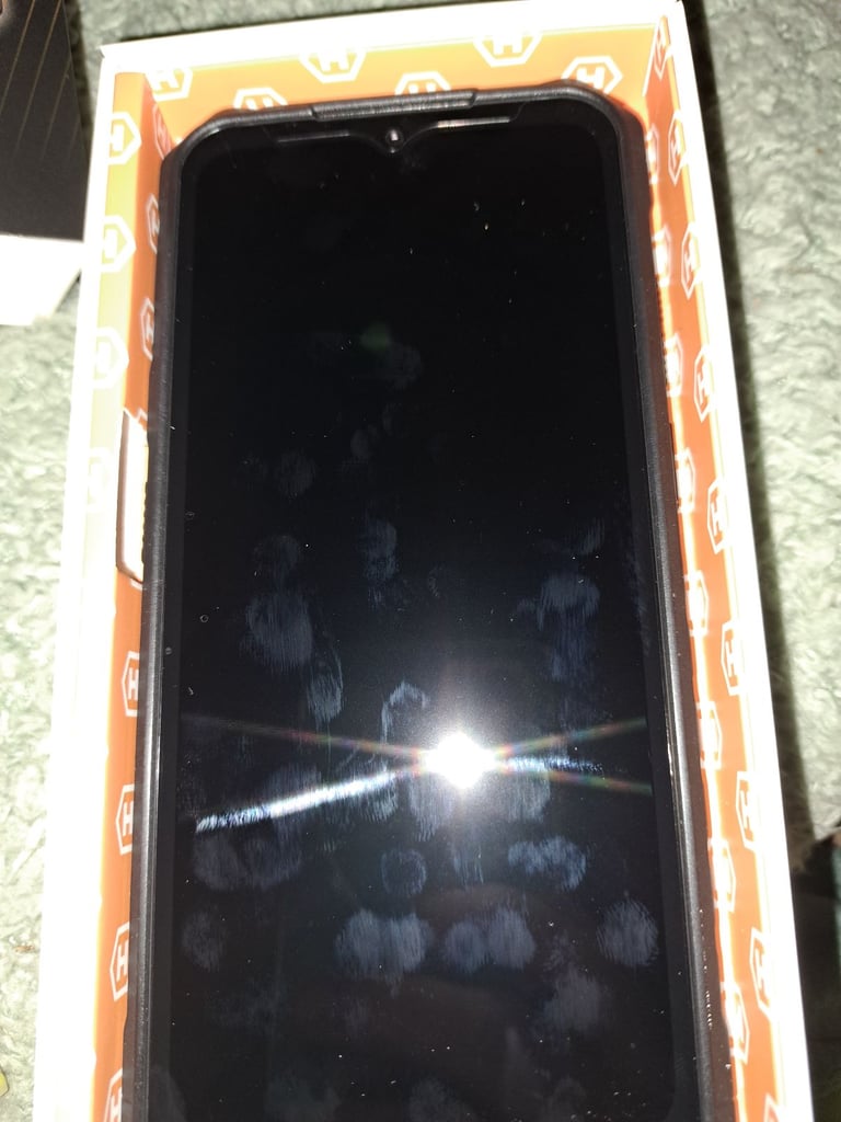 Hammer h iron v mobile phone