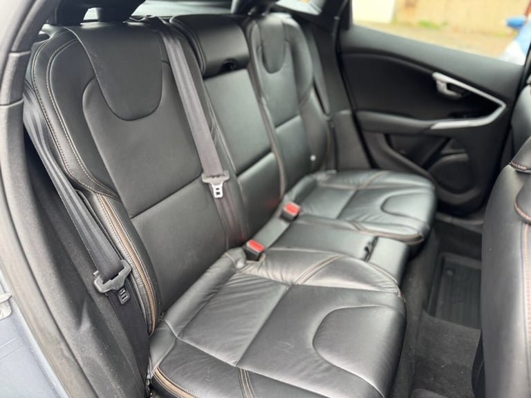 2014 Volvo V40 Cross Country 2.0 D3 Lux Nav Hatchback 5dr Diesel Geartronic Euro 5 (s/s) (150 ps)...
